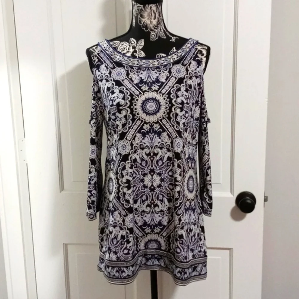 🖤White House Black Market🖤 - Black/Gray/Blue Paisley Cold Shoulder Tunic Top